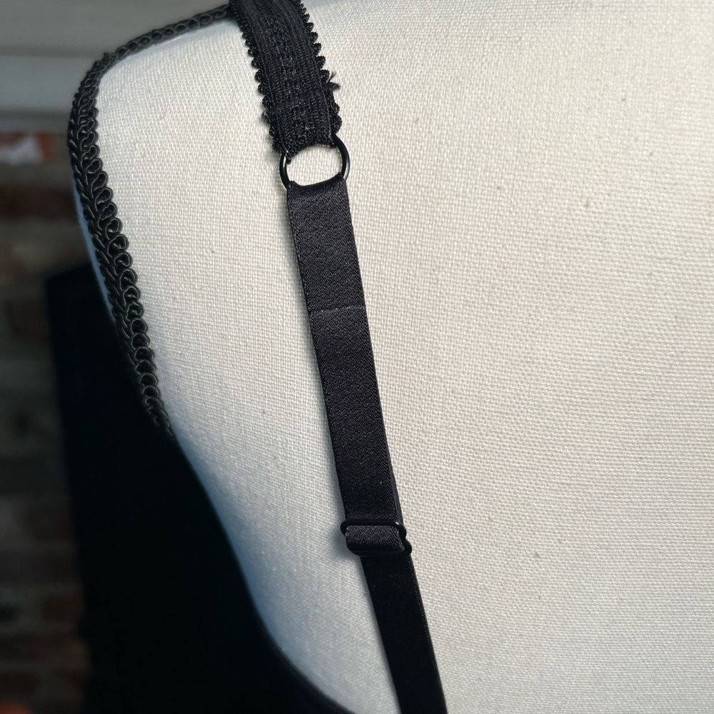 Sexy Black Bra Size 36C - EUC - Picture 5 of 13